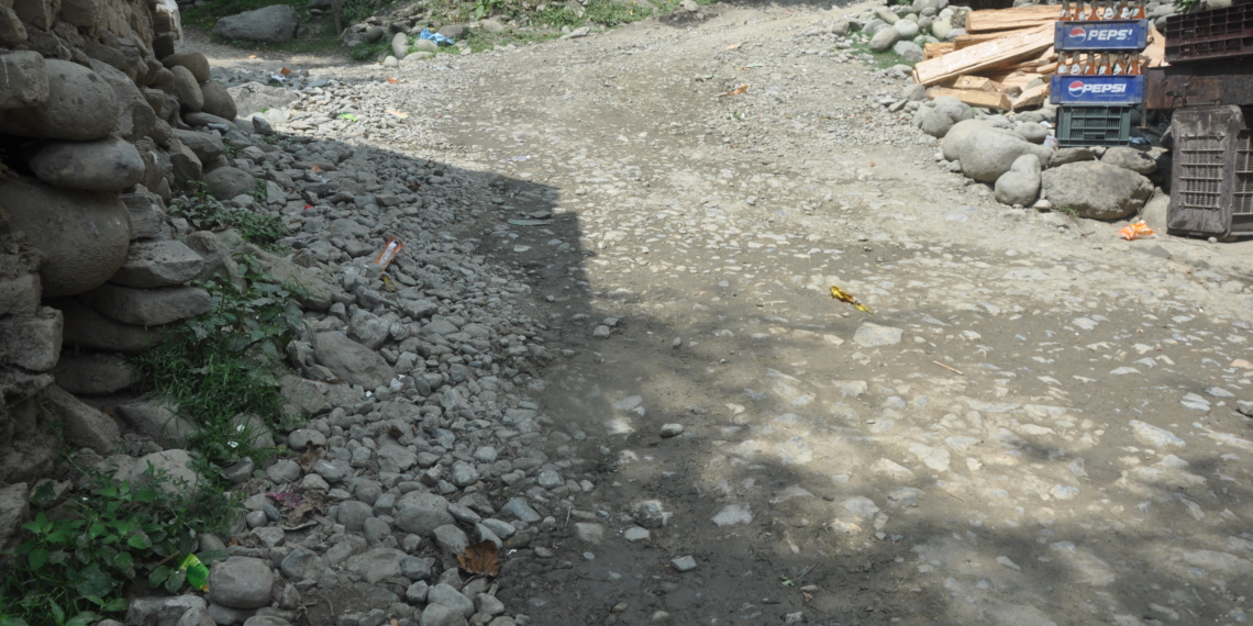 Dilapidated Khanpora Kangripora of central kashmir’s Budgam irks commuters