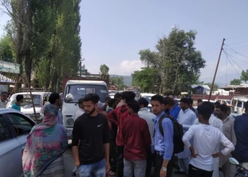 Protest against MC Baramulla in Kanispora