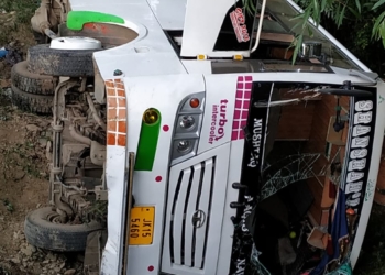 11 wounded as bus overturns in Ganderbal