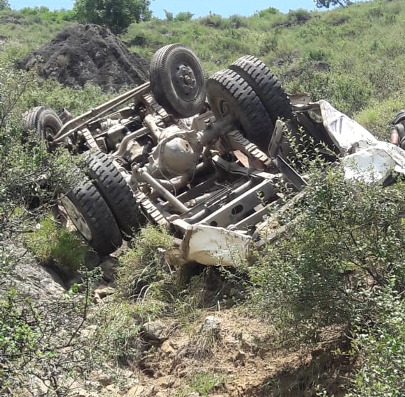 Mini bus turtle in Watlab Sopore, driver critically injured