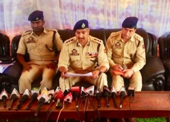 Srinagar Police counselled Youth after getting complaints from residents of  Sanath Nagar.
