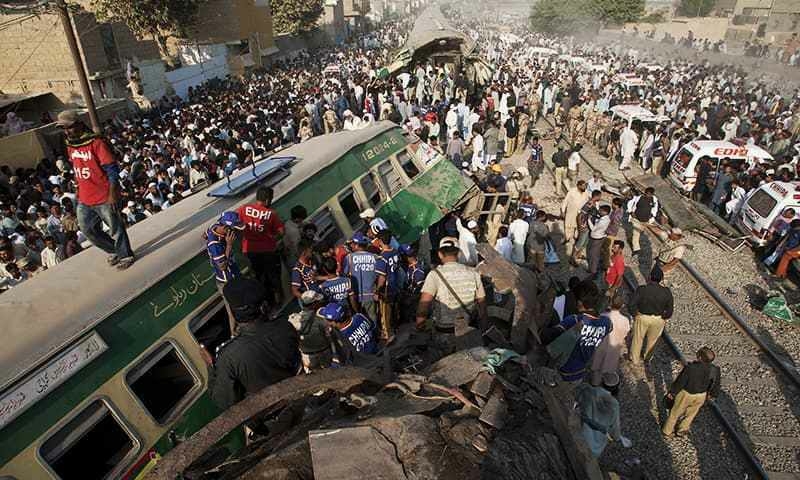 11 killed, 60 injured in Pakistan train collision