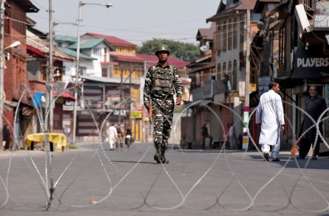 Kashmir shuts to remember martyrs of July 13, 1931