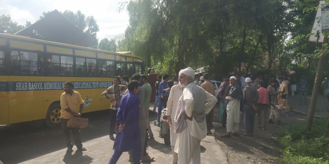 Water Scarcity : Warpora Residents Protest against PHE