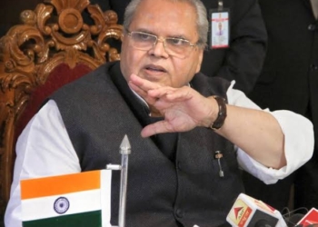 Governor advises CRPF to heighten surveillance on all fronts in J&K