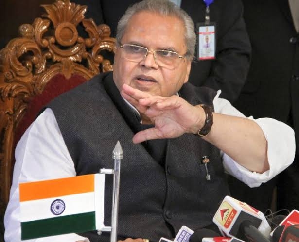 Governor advises CRPF to heighten surveillance on all fronts in J&K