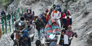 Two Amarnath Pilgrims die near cave shrine in kashmir Himalayas.