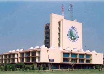 KU admin works two days a week, allege students