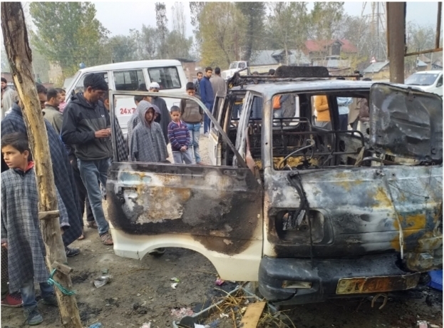 Unknown persons set ablaze BJP leader’s vehicle in south Kashmir