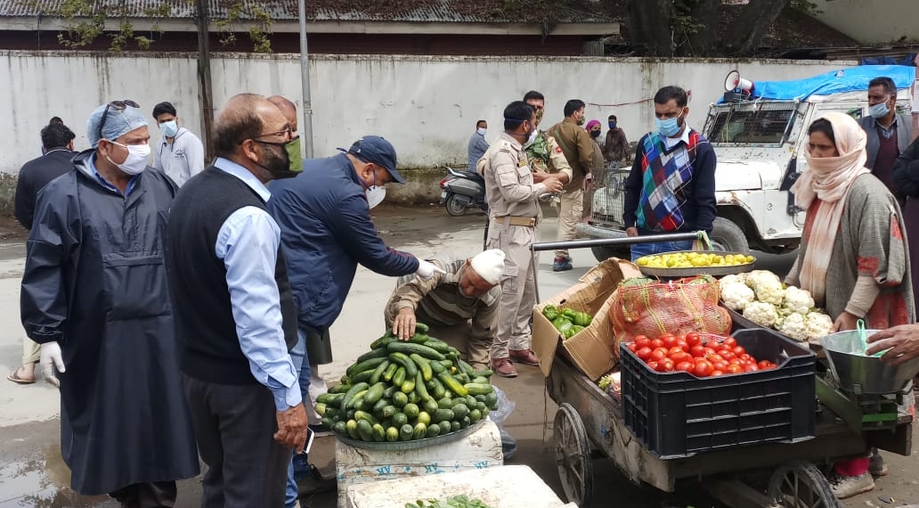 Amid lockdown:Market checking conducted in sopore