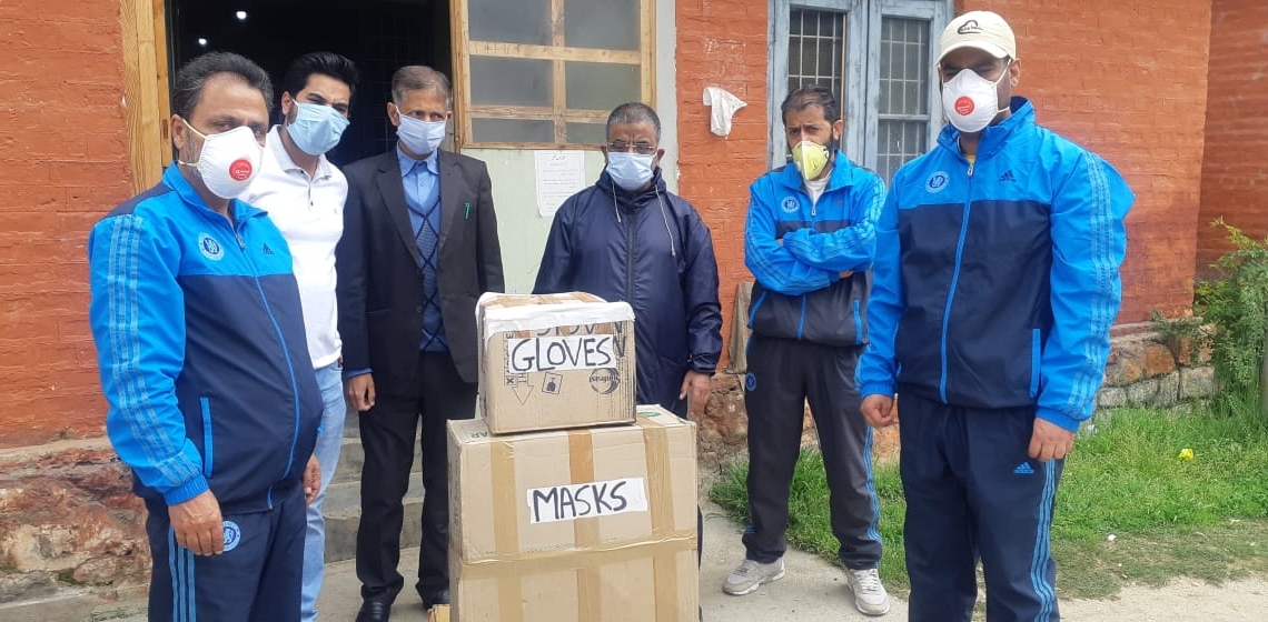 Coronavirus Outbreak : Usman Majid donates PPE kits, Masks, Gloves & Sanitizers to District Hospital Bandipora.