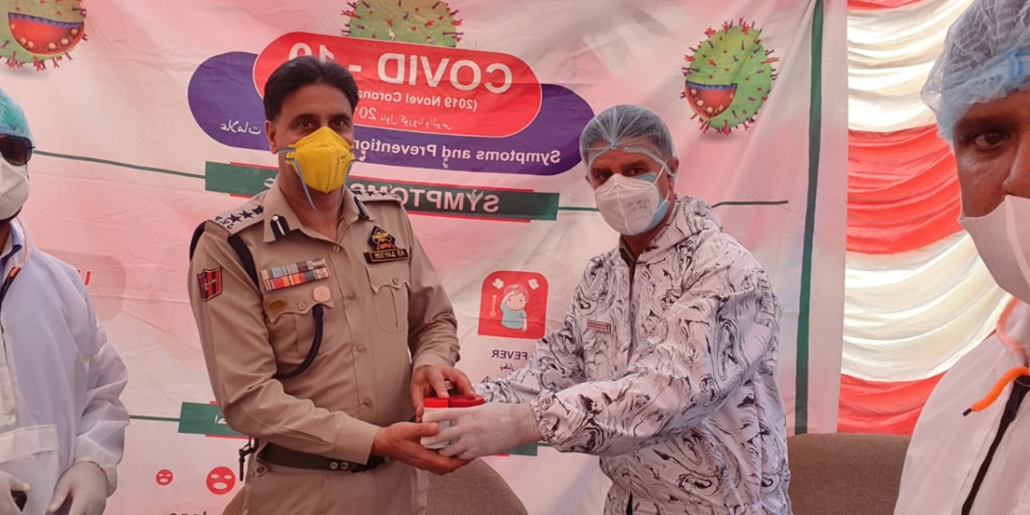 Ayush reached police lines Baramulla, distribute medicine among front line workers
