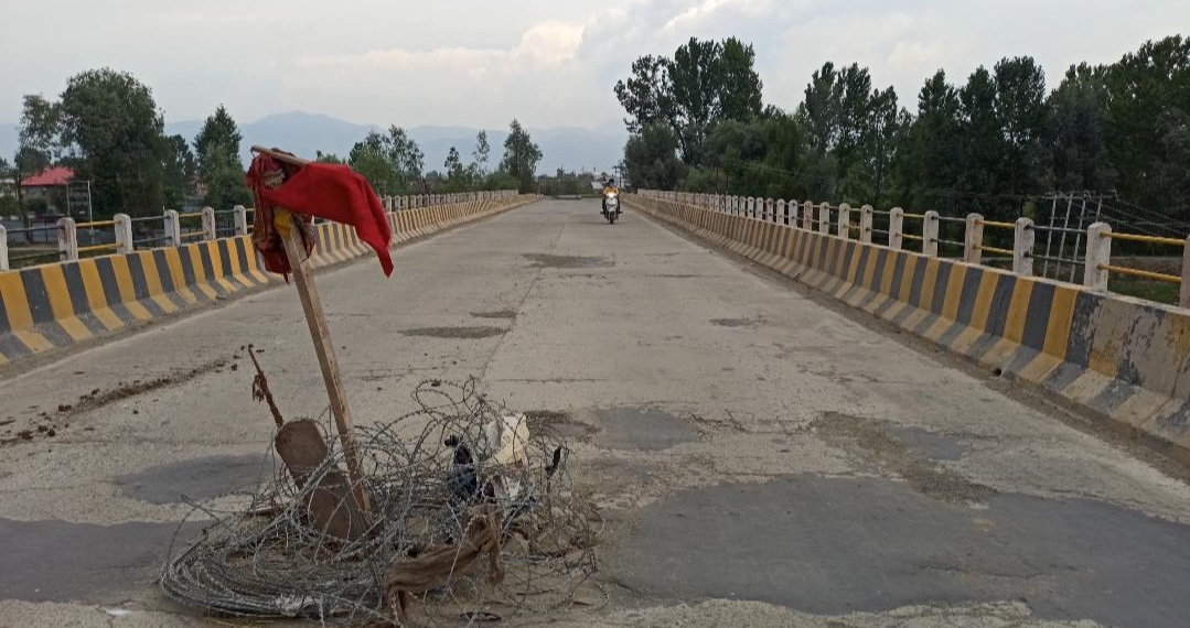 Sopore bypass bridge develop cracks, closed for vehicular movement