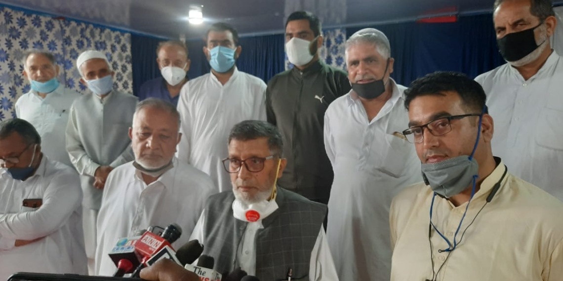 Sopore economic alliance holds emergency meeting after sudden spike in COVID-19 cases