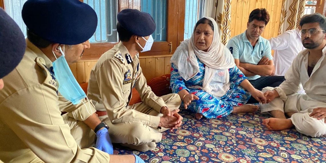 IGP Visits Sopore Civilian Victim’s Family, Assures ‘Impartial Investigation’