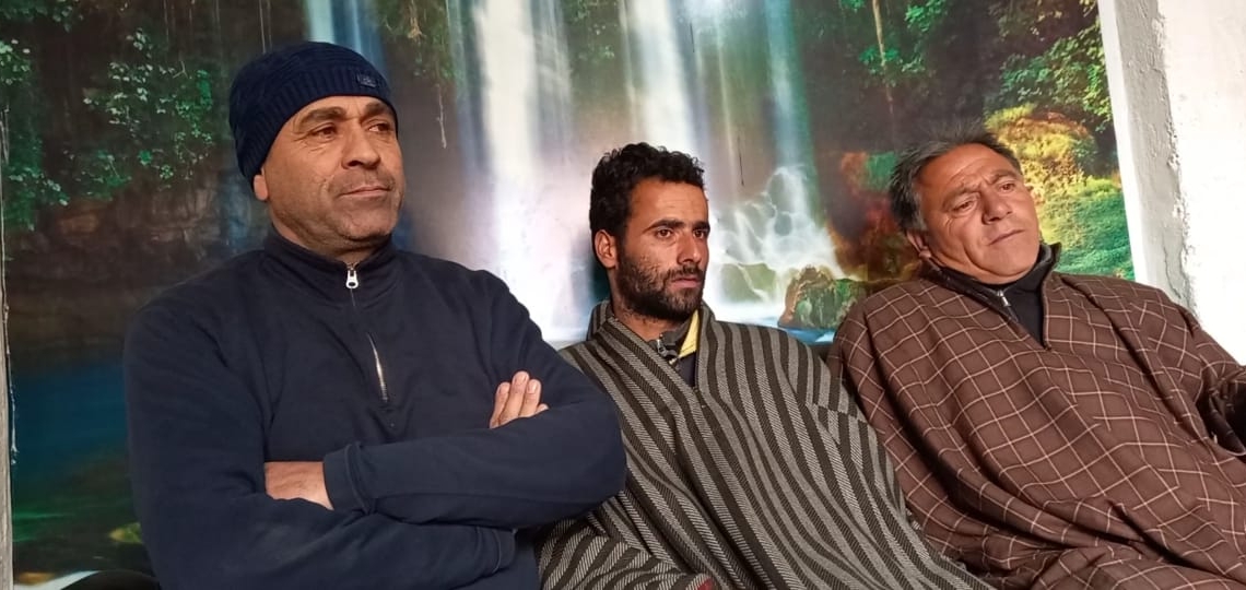 Sopore fishermen protest for not appearing in PMMSY list