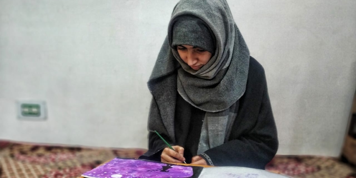 Financial crunch plays spoilsport for an orphan girl to become an artist