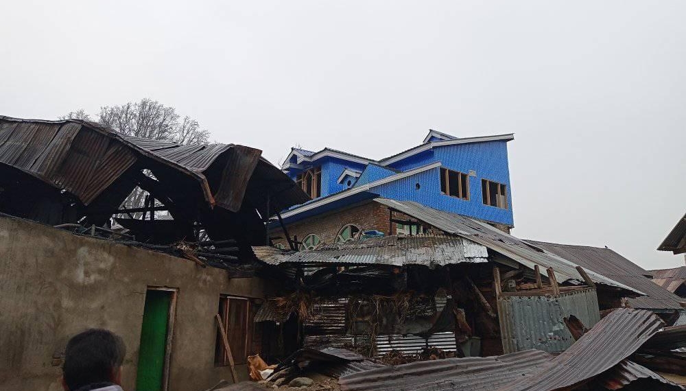 Residential house, cowshed gutted on mid-night blaze in Bandipora