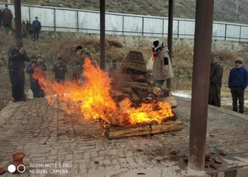 Amid snow Muslims help perform last rites of Pandit neighbour in Baramulla