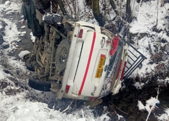 Army rescues another accident vehicle – as always a ‘True Friend of Awam’ in Jugtiyal Village, Kupwara District