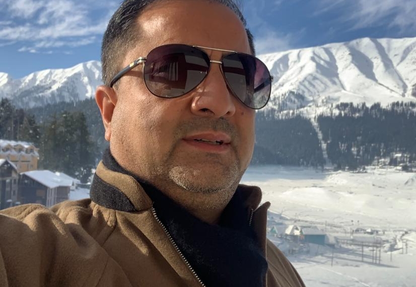 Heavy Snowfall: Hoteliers Club Gulmarg, Concerned Authorities Establish helplines for Tourists
