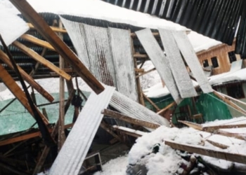 Two residential houses damaged in Budgam after heavy snowfall